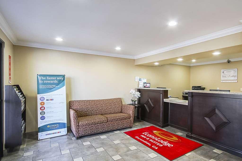 Econo Lodge Inn & Suites Escondido Downtown Interior photo