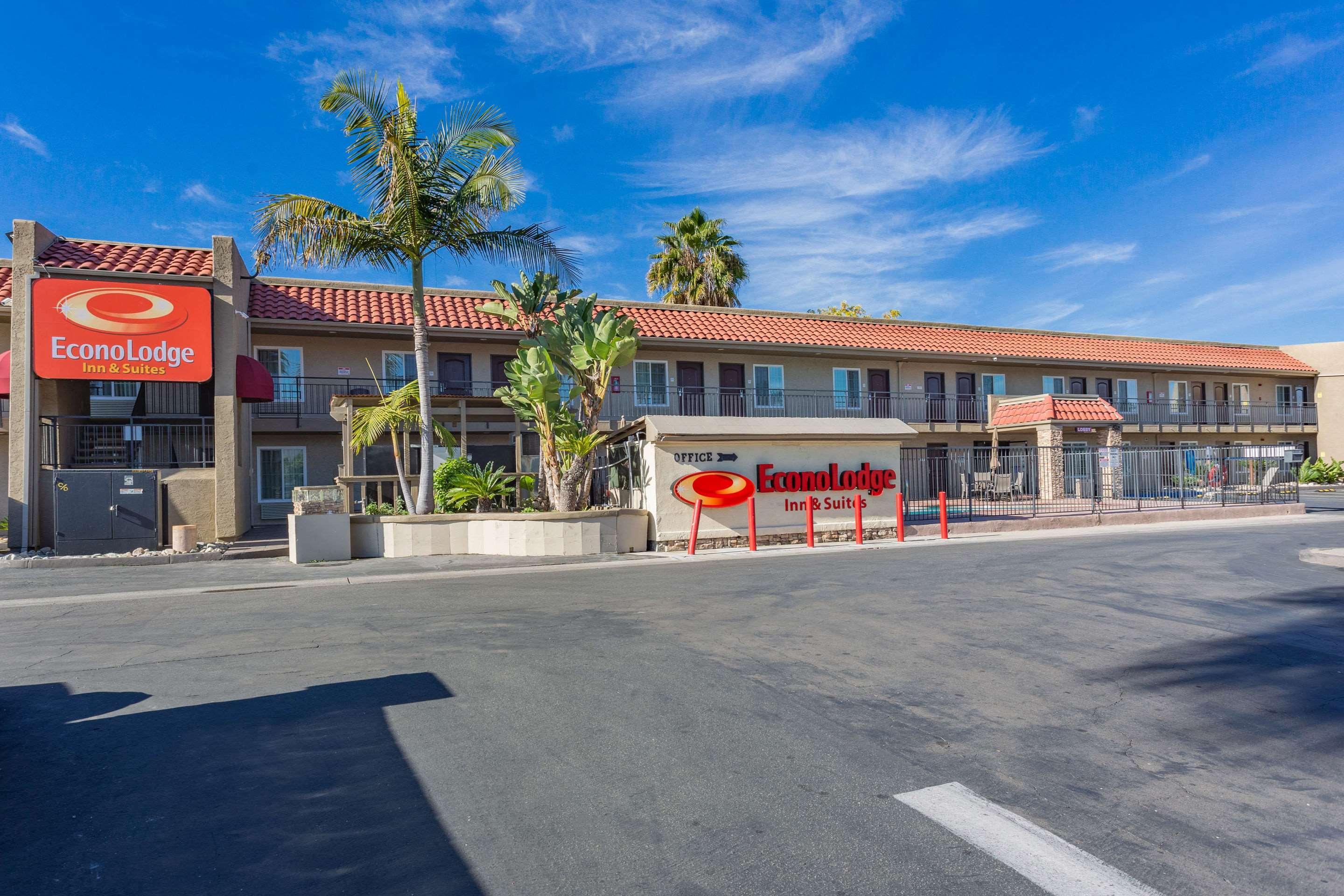 Econo Lodge Inn & Suites Escondido Downtown Exterior photo